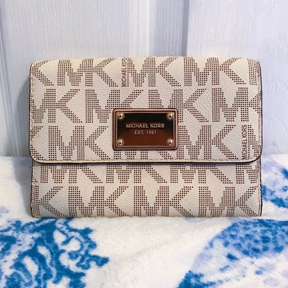 🛩 Michael Kors Jet Set Travel Clutch Wallet
